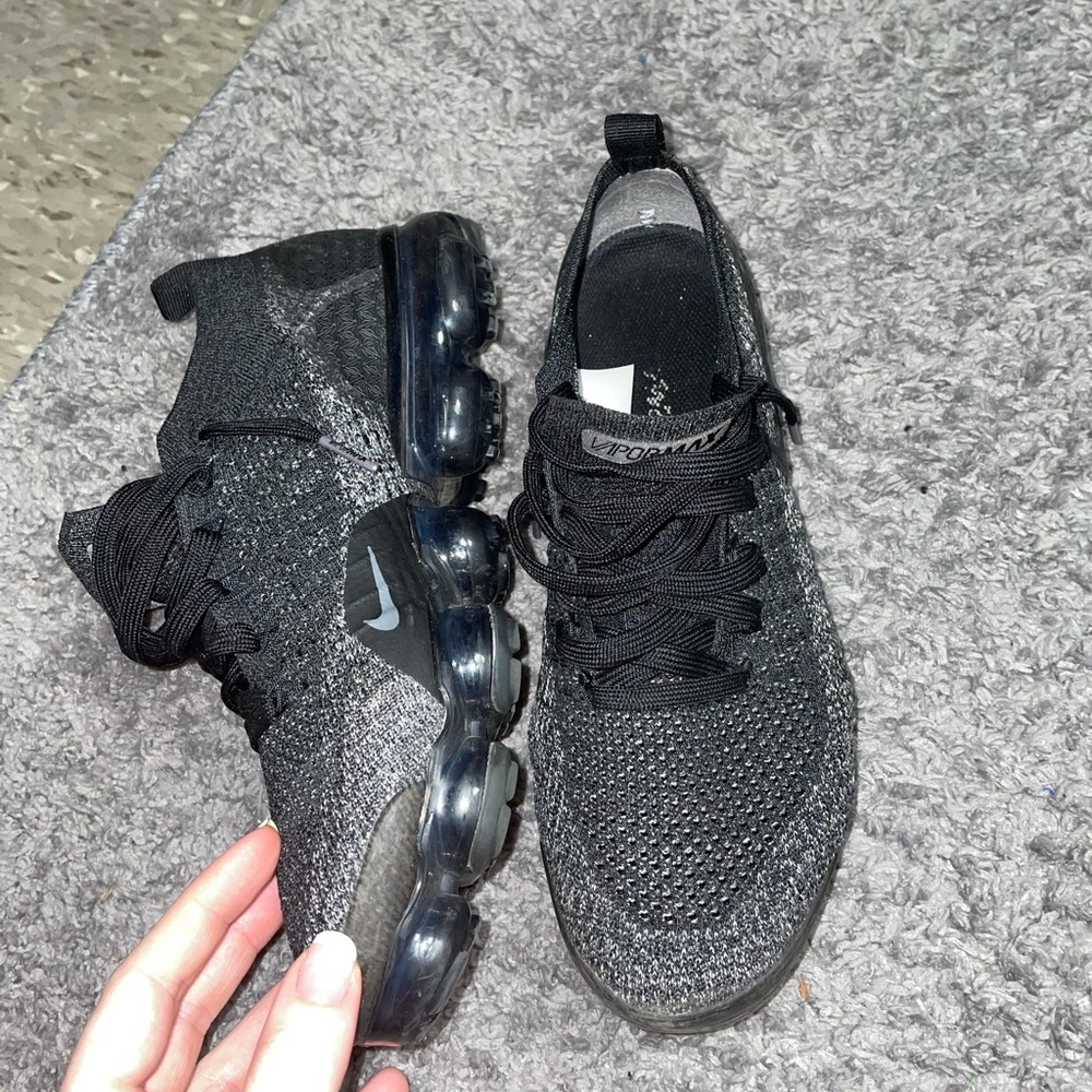 Black vapor Max’s